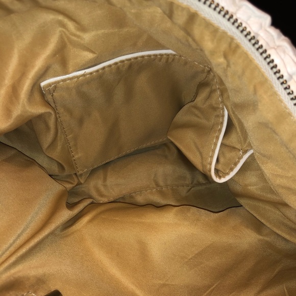 ❤️SOLD❤️White Faux Leather Bag - Picture 3 of 4